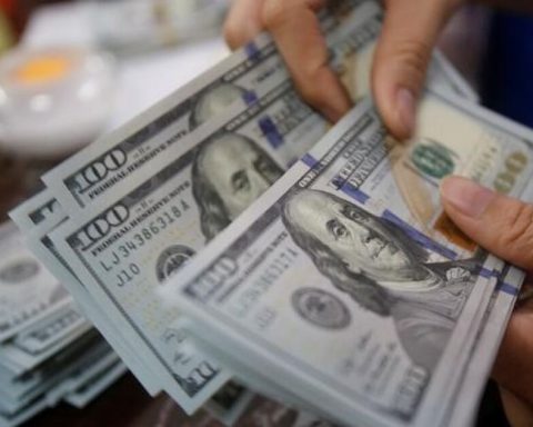 Undocumented workers in the US pay almost $100 billion in taxes