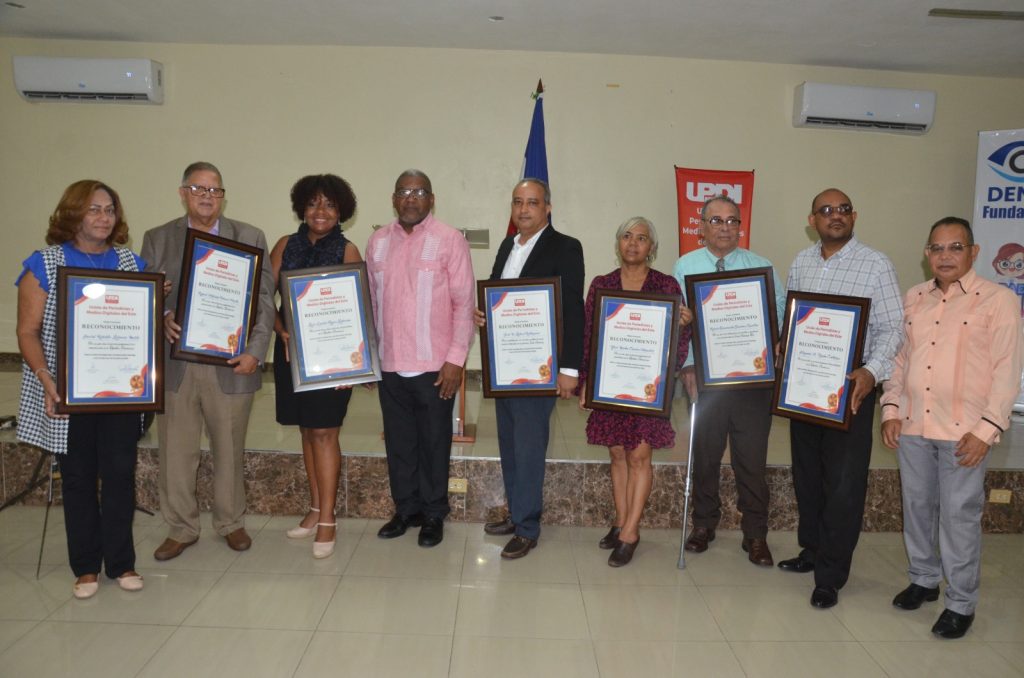 Upmedi recognizes journalists and communicators from SDE