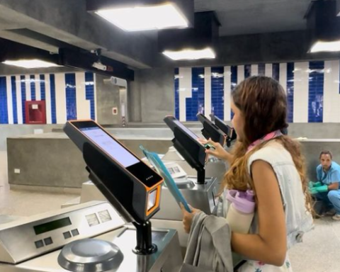 Velásquez Araguayán denounces cyber attack against Conviasa and metro system