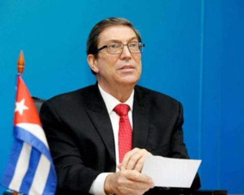 Venezuela thanks Cuba for calling to respect institutions