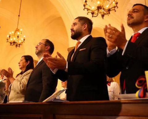 Venezuelan authorities accompany the inauguration of the new Archbishop of Caracas