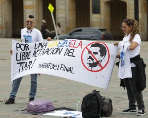 Venezuelans in Colombia protested against Maduro and his presidential re-election