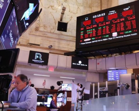 Wall Street follows the lead of world stock markets and started Monday with a sharp drop