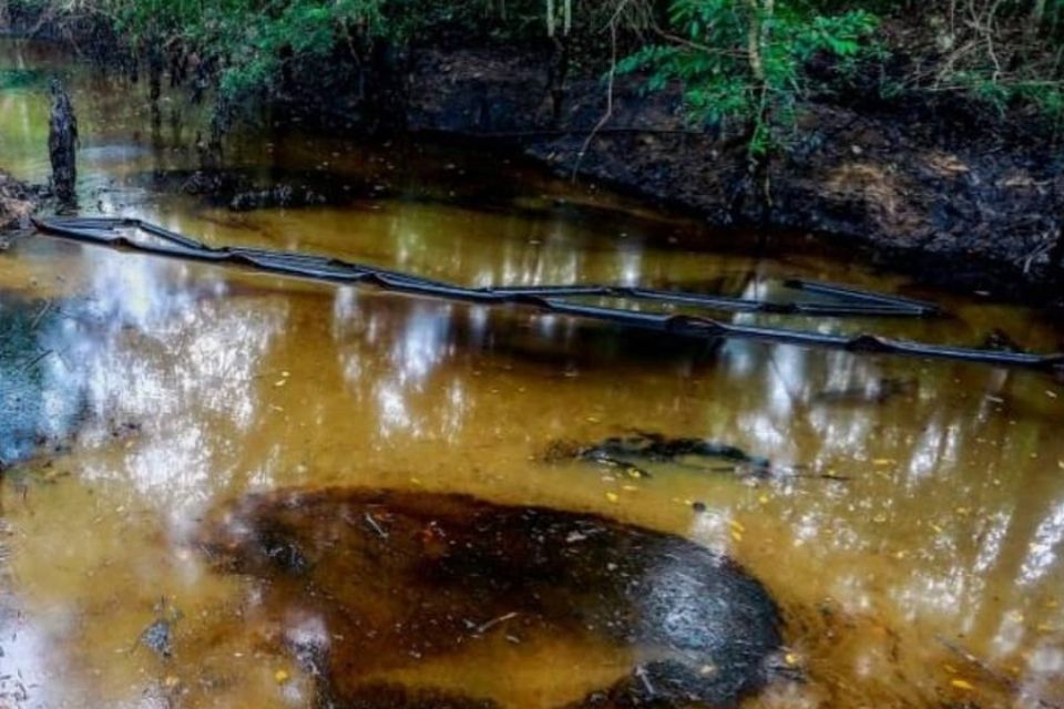 Water service suspended in El Pao de Barcelona due to oil spill