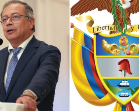 What changes does Gustavo Petro propose for the national emblem?