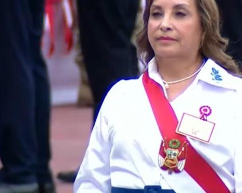 What do you think of Dina Boluarte's reaction to the cry of "corrupt!"?