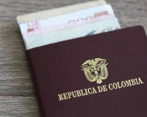 What is going on with the 'novel' of the passport issue in Colombia?