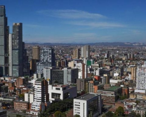 What is the largest city in Colombia?