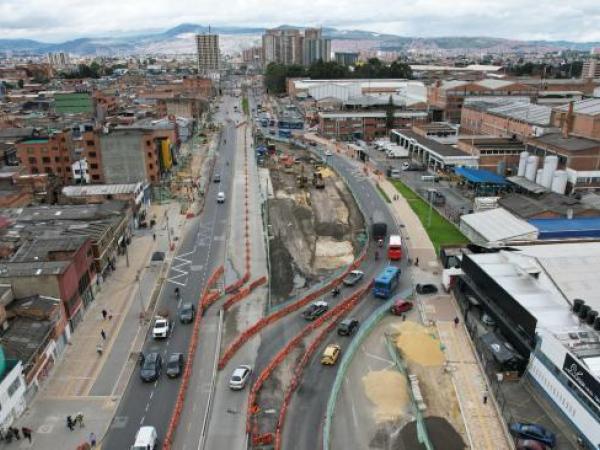 With delays, the slow progress of the TransMilenio works on Avenida 68