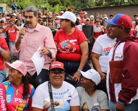 With re-election disputed, Maduro holds elections for communes in Venezuela