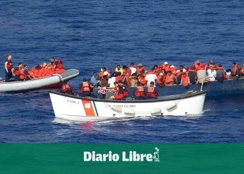 20 Dominicans rescued from a sinking boat in the Atlantic Ocean