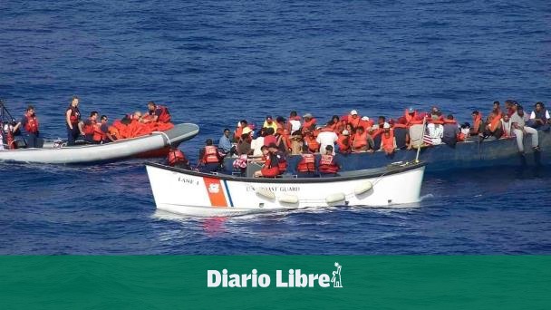 20 Dominicans rescued from a sinking boat in the Atlantic Ocean