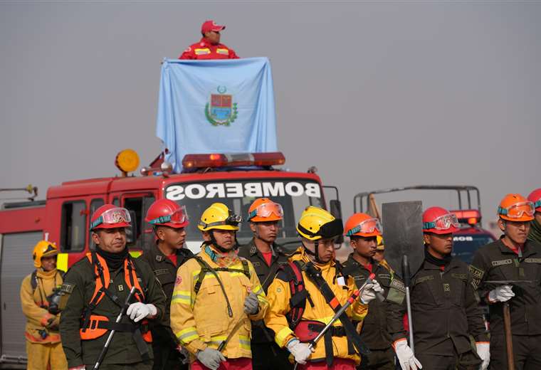 70 firefighters sent from Cochabamba to fight fires in Santa Cruz