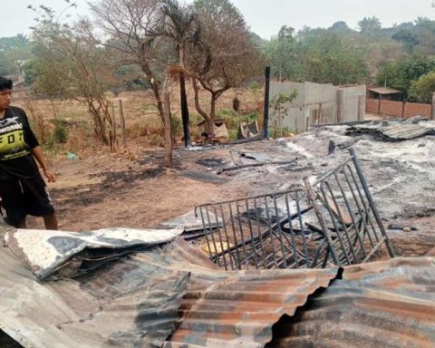 A house burned in Ascensión de Guarayos, 4 students and their mother are left alone with the body