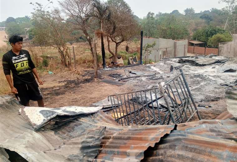 A house burned in Ascensión de Guarayos, 4 students and their mother are left alone with the body