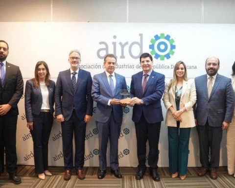 AIRD reconoce gestión ministro de industria y comercio Ito Bisonó