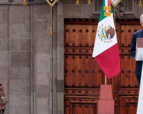 AMLO passes the baton to Sheinbaum and calls to strengthen what has been achieved