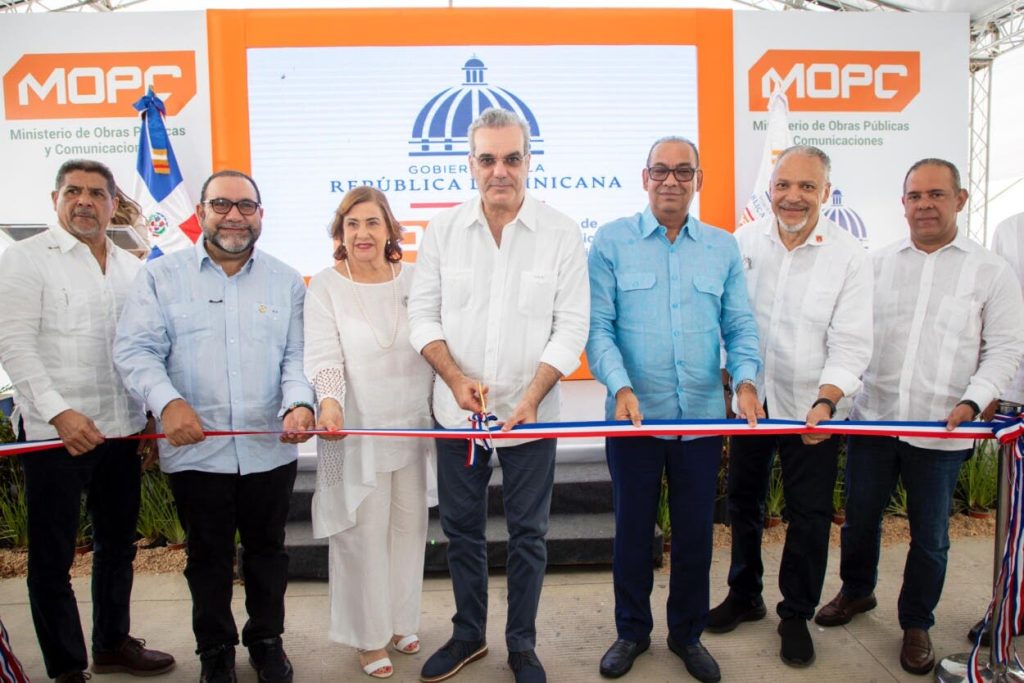 Abinader inaugura Mercado Municipal de La Vega  