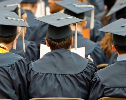 Are you interested in studying a master's degree with a full scholarship in England? The Chevening program is now open for applications