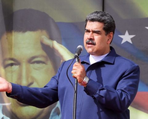 Argentina issued an arrest warrant for Nicolás Maduro