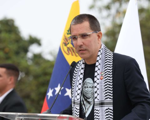 Arreaza calls Almagro's statements about Venezuela decadent