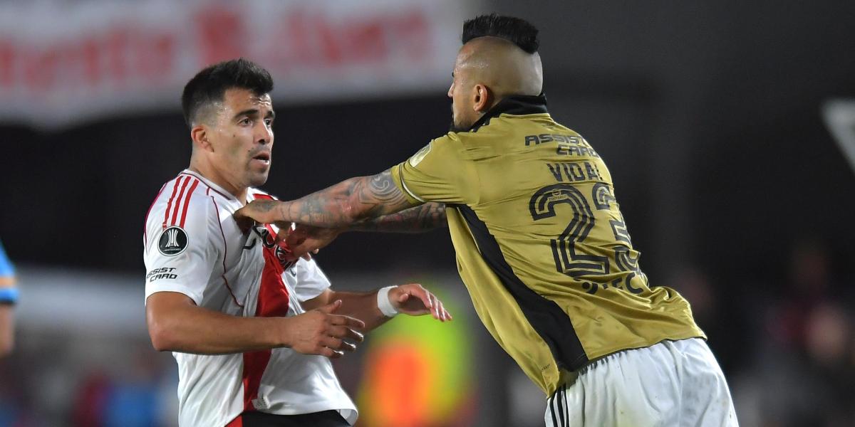 Arturo Vidal causes trouble in the match against River Plate