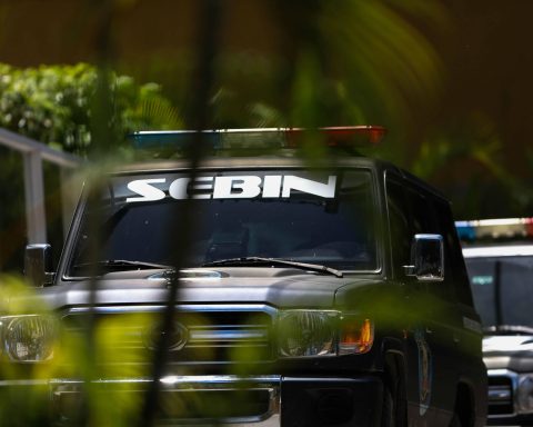 Asylum seeker denounces patrolling by Sebin and DAET at the Argentine Embassy Residence