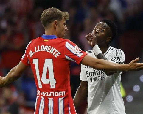 Atlético and Real Madrid equalize in a derby stained by the rain of objects