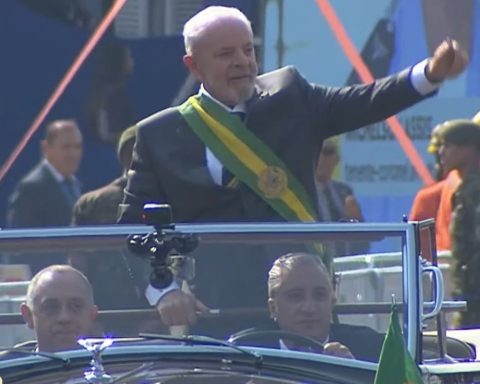 Authorities attend the September 7th parade in Brasilia