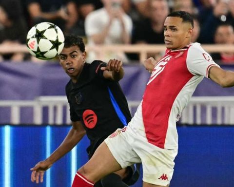 Barcelona lost (2-1) in Monaco after playing almost the entire match with ten players