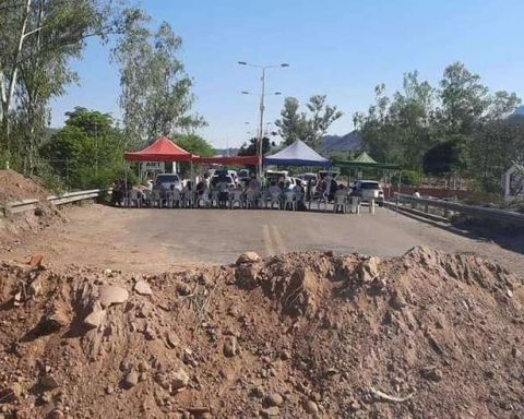 Blockade in Camiri paralyzes the route that connects Santa Cruz with Argentina