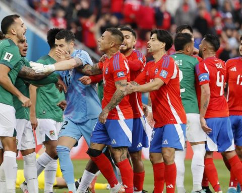 Bolivia sinks Gareca's Chile