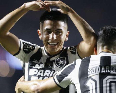 Botafogo advanced to the semi-finals of the Libertadores by eliminating Sao Paulo on penalties