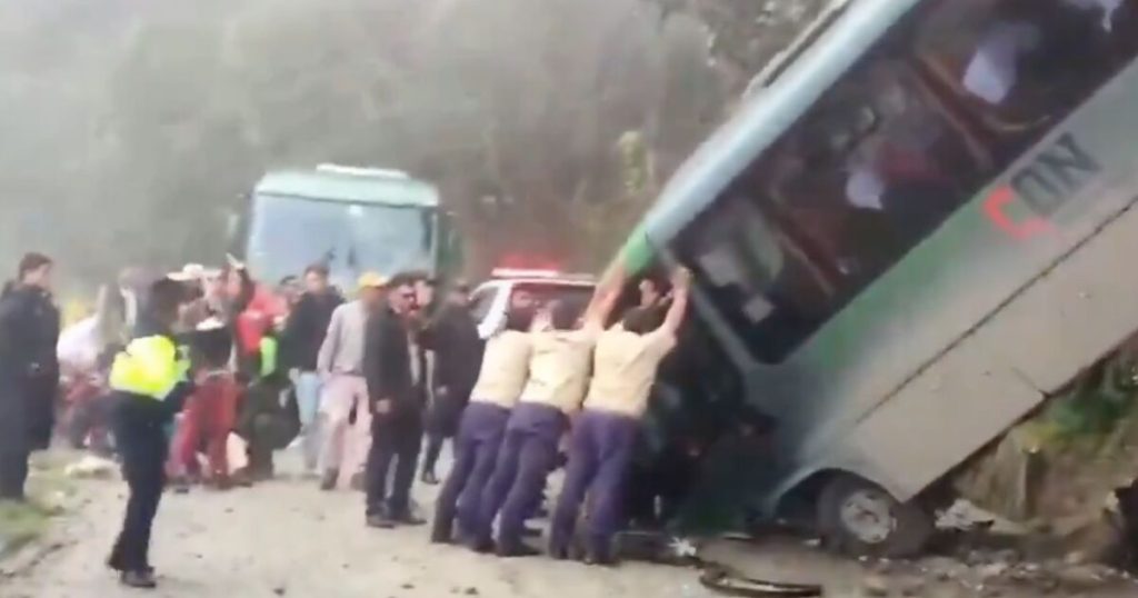 Bus with Mexicans crashes in Peru; they were going to Machu Picchu