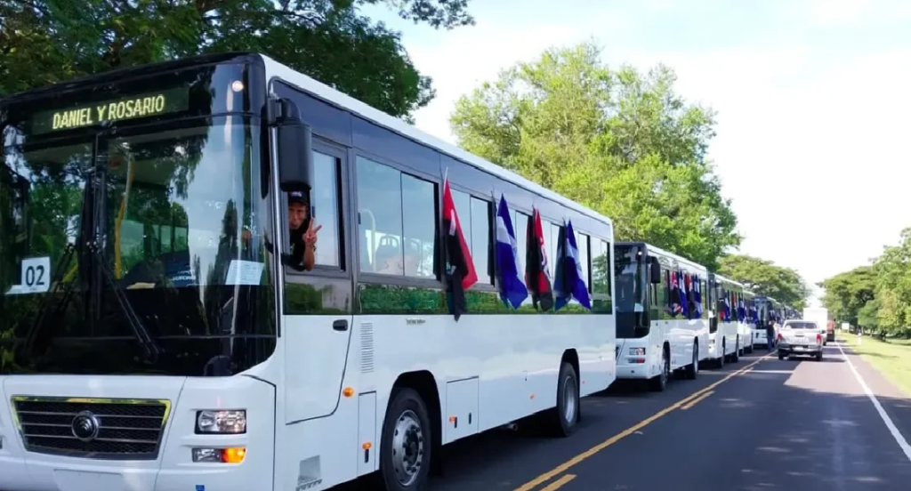 Chinese bus fleet insufficient to meet demand for transport during Managua's "rush hour"