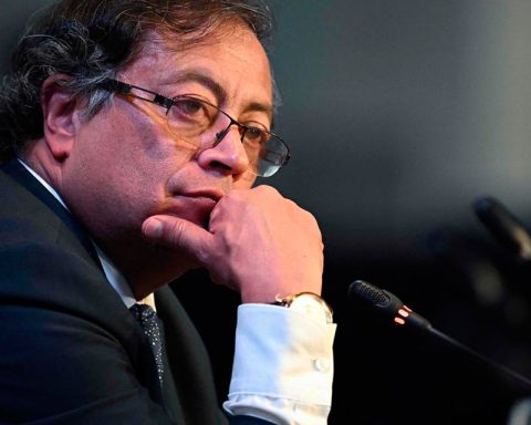 Medidas regresivas del gobierno de Gustavo Petro frente a la migración venezolana Colombia