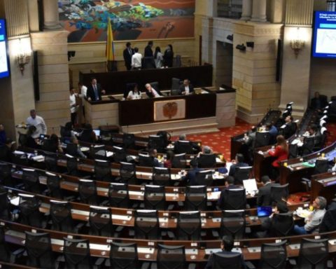 Colombian Senate recognizes Edmundo González as president-elect of June 28