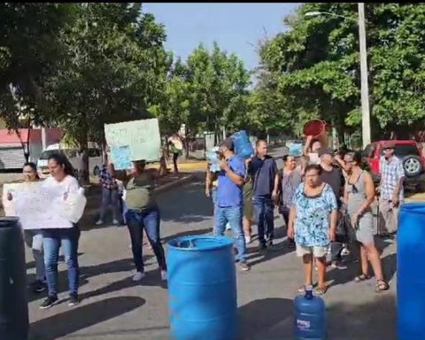 Communities in La Vega and Santiago protest over lack of water