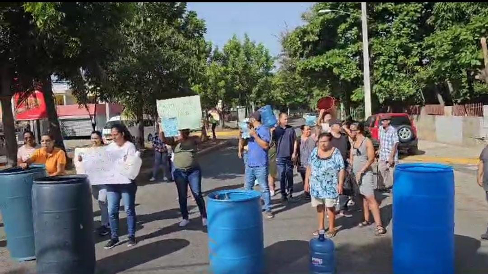 Communities in La Vega and Santiago protest over lack of water