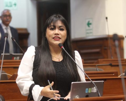 Congresista de Fuerza Popular es rechazada por pobladores de Chancay. (Composición)