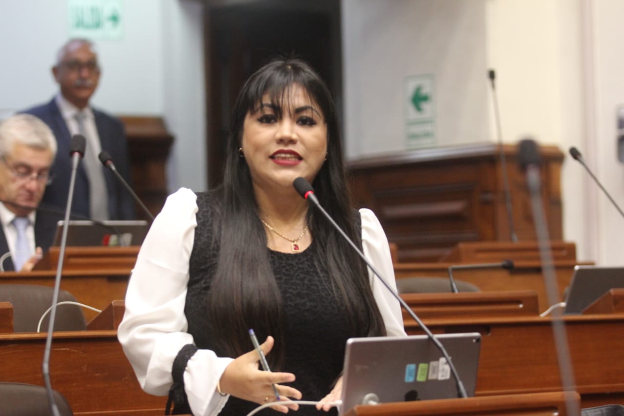 Congresista de Fuerza Popular es rechazada por pobladores de Chancay. (Composición)