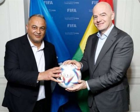 Costa confirms Infantino's visit next year and does not rule out the postponement of the 17th date of the Clausura