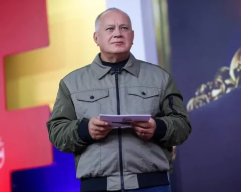 Diosdado Cabello: Yesterday we found another batch of weapons