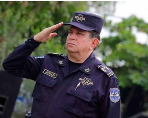 Director General of El Salvador's Police Dies in Helicopter Accident