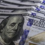 Dollar falls to R$5.48 awaiting interest rates in Brazil and the US