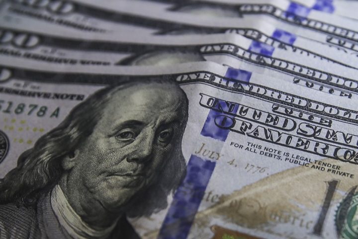 Dollar falls to R$5.48 awaiting interest rates in Brazil and the US