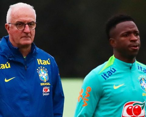 Dorival Júnior takes pressure off Vinicius