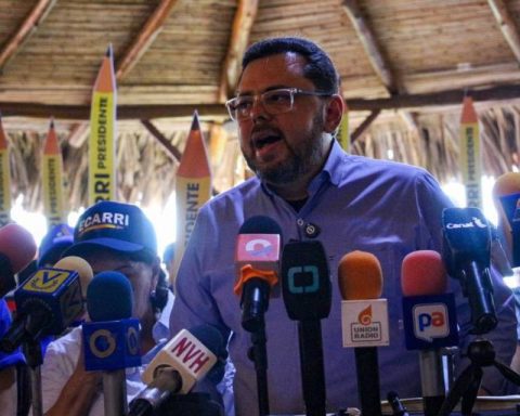 Ecarri to Maduro: Venezuelans do not have to pay for their bad relationship with Chile