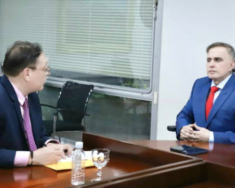 Edmundo González's lawyer hopes to meet with authorities to close his case