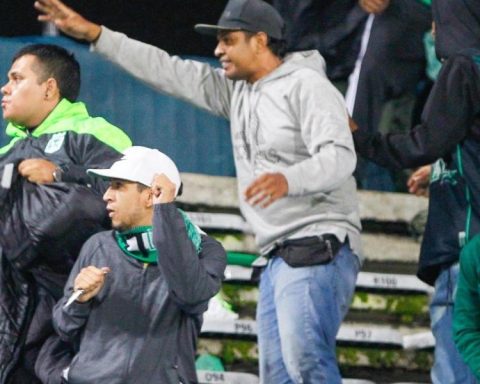 Extremely violent fans cause chaos in Colombia